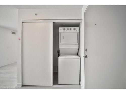 A402-1117 Cooke Boulevard, Burlington, ON - Indoor Photo Showing Laundry Room