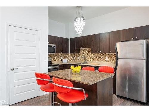 102-215 Queen Street, Brampton, ON - Indoor Photo Showing Kitchen