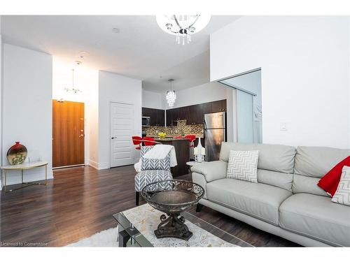 102-215 Queen Street, Brampton, ON - Indoor Photo Showing Living Room