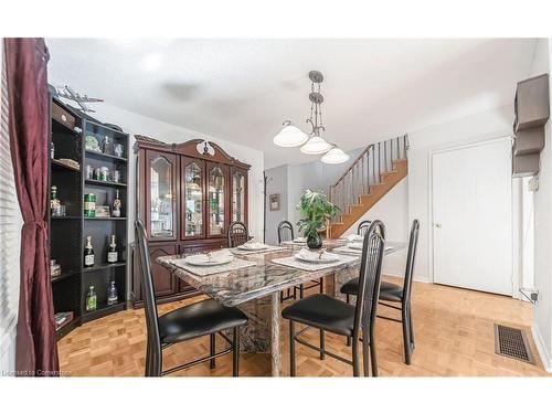 5160 Boardwalk Drive, Mississauga, ON - Indoor Photo Showing Dining Room