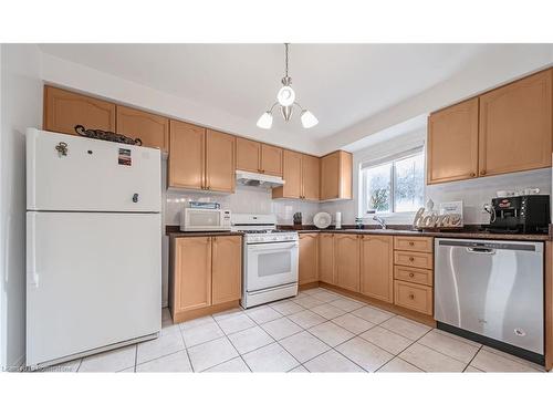 5160 Boardwalk Drive, Mississauga, ON - Indoor Photo Showing Kitchen