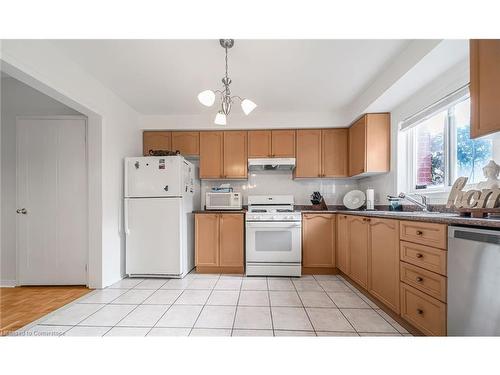 5160 Boardwalk Drive, Mississauga, ON - Indoor Photo Showing Kitchen