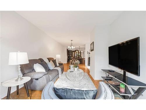 5160 Boardwalk Drive, Mississauga, ON - Indoor Photo Showing Living Room