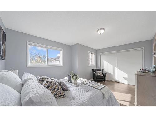 5160 Boardwalk Drive, Mississauga, ON - Indoor Photo Showing Bedroom