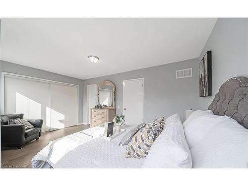 5160 Boardwalk Drive, Mississauga, ON - Indoor Photo Showing Bedroom