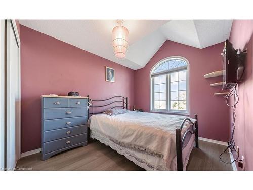 5160 Boardwalk Drive, Mississauga, ON - Indoor Photo Showing Bedroom