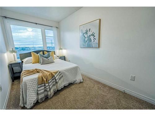 239-30 Times Square Boulevard, Hamilton, ON - Indoor Photo Showing Bedroom