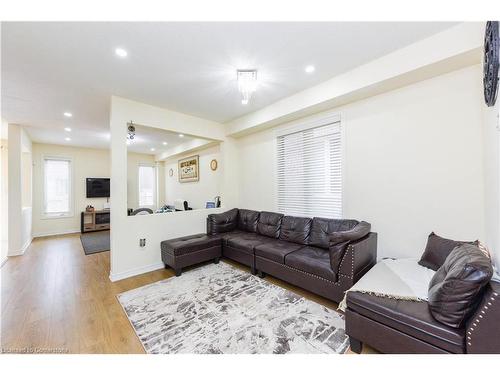 69 Vezna Crescent, Brampton, ON - Indoor Photo Showing Living Room