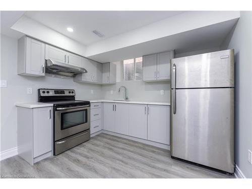 69 Vezna Crescent, Brampton, ON - Indoor Photo Showing Kitchen