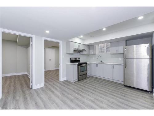 69 Vezna Crescent, Brampton, ON - Indoor Photo Showing Kitchen