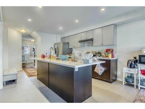 7993 Hackberry Trail, Niagara Falls, ON - Indoor Photo Showing Kitchen With Upgraded Kitchen