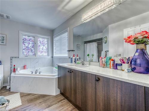 7993 Hackberry Trail, Niagara Falls, ON - Indoor Photo Showing Bathroom