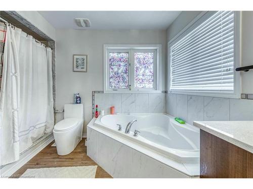 7993 Hackberry Trail, Niagara Falls, ON - Indoor Photo Showing Bathroom