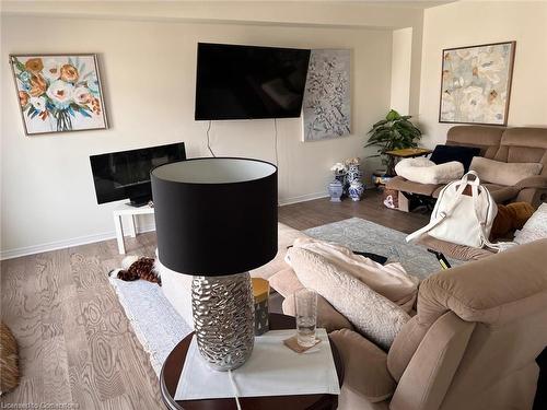 7993 Hackberry Trail, Niagara Falls, ON - Indoor Photo Showing Living Room