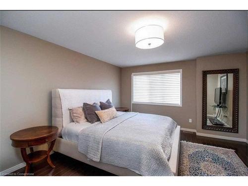 15-20 Pisa Drive, Stoney Creek, ON - Indoor Photo Showing Bedroom