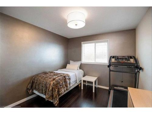 15-20 Pisa Drive, Stoney Creek, ON - Indoor Photo Showing Bedroom