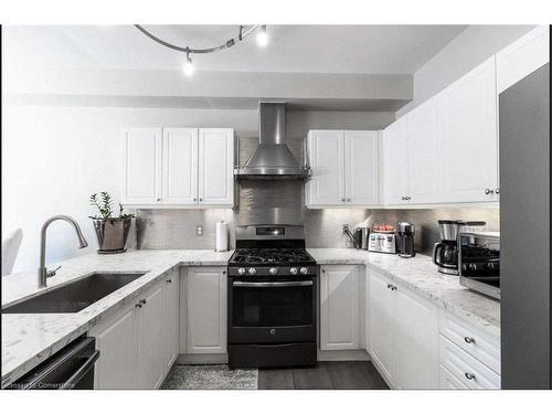 15-20 Pisa Drive, Stoney Creek, ON - Indoor Photo Showing Kitchen