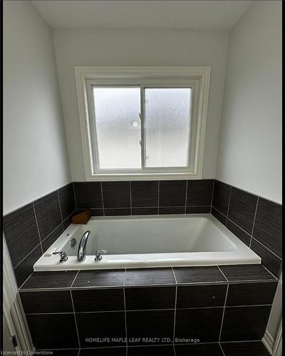 13 Riley Avenue, Pelham, ON - Indoor Photo Showing Bathroom