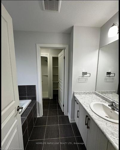 13 Riley Avenue, Pelham, ON - Indoor Photo Showing Bathroom