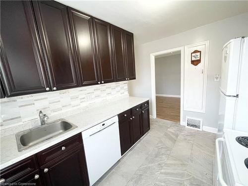 40 Elgin Street N, Cambridge, ON - Indoor Photo Showing Kitchen