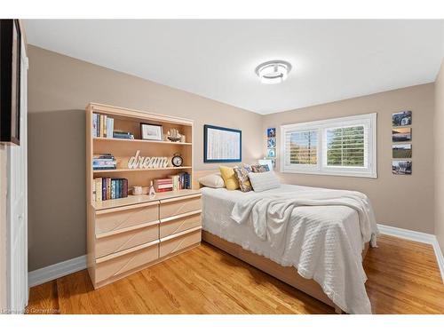 1639 Glen Rutley Circle, Mississauga, ON - Indoor Photo Showing Bedroom