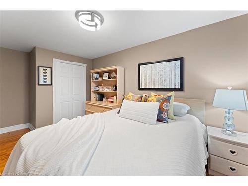 1639 Glen Rutley Circle, Mississauga, ON - Indoor Photo Showing Bedroom