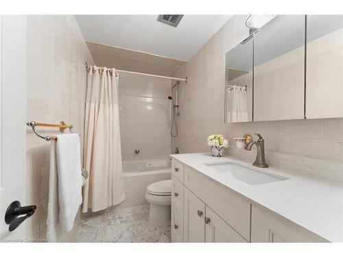 1639 Glen Rutley Circle, Mississauga, ON - Indoor Photo Showing Bathroom