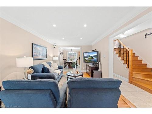 1639 Glen Rutley Circle, Mississauga, ON - Indoor Photo Showing Living Room