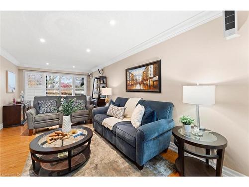 1639 Glen Rutley Circle, Mississauga, ON - Indoor Photo Showing Living Room