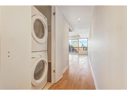 730-461 Adelaide Street W, Toronto, ON - Indoor Photo Showing Laundry Room