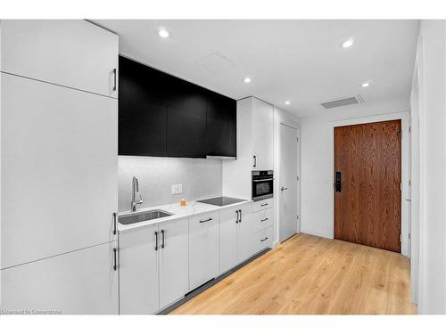 1509-741 King Street West Street, Kitchener, ON - Indoor Photo Showing Kitchen