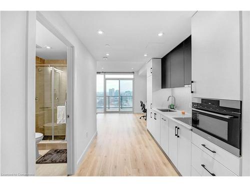 1509-741 King Street West Street, Kitchener, ON - Indoor Photo Showing Kitchen With Upgraded Kitchen