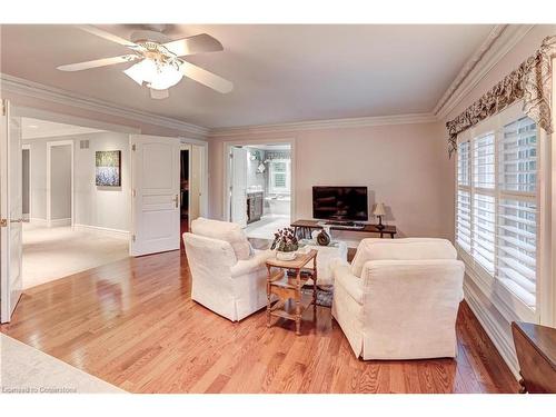 1301 Lindburgh Court, Mississauga, ON - Indoor Photo Showing Living Room