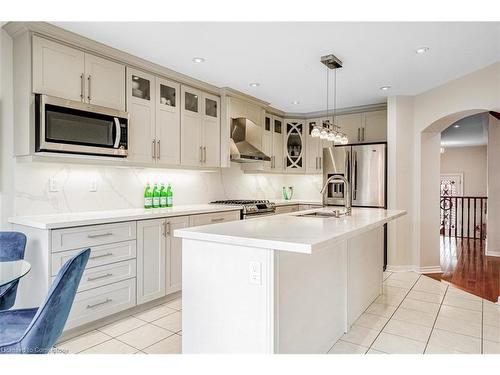 188 Fandango Drive, Brampton, ON - Indoor Photo Showing Kitchen With Upgraded Kitchen