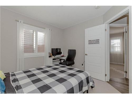 64 Wannamaker Crescent, Cambridge, ON - Indoor Photo Showing Bedroom