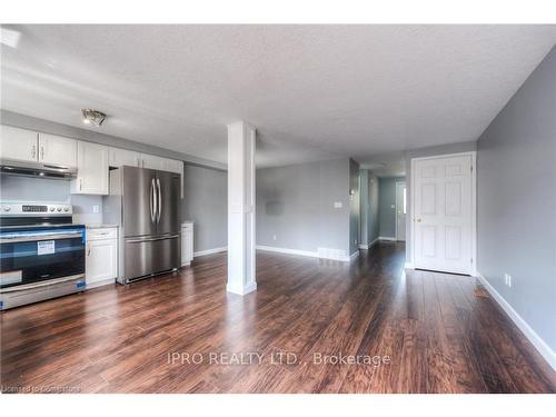 298 Activa Avenue, Kitchener, ON - Indoor Photo Showing Kitchen