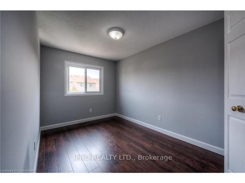 298 Activa Avenue, Kitchener, ON - Indoor Photo Showing Other Room