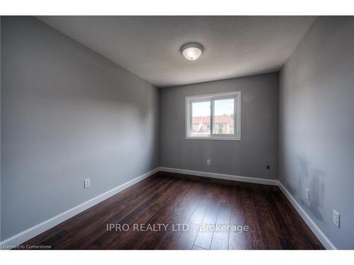 298 Activa Avenue, Kitchener, ON - Indoor Photo Showing Other Room