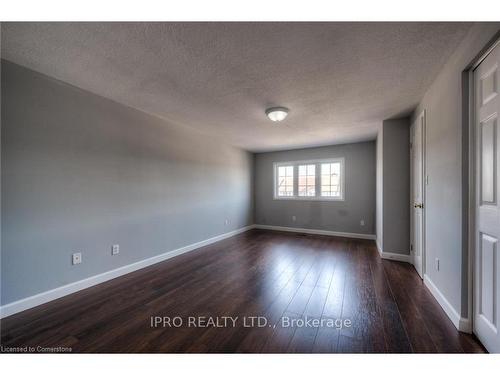 298 Activa Avenue, Kitchener, ON - Indoor Photo Showing Other Room