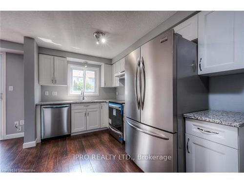 298 Activa Avenue, Kitchener, ON - Indoor Photo Showing Kitchen