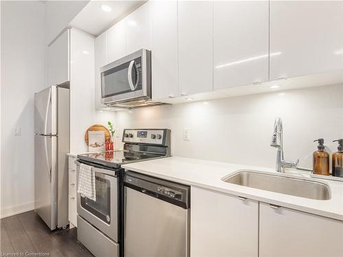 B209-5240 Dundas Street Street, Burlington, ON - Indoor Photo Showing Kitchen With Upgraded Kitchen