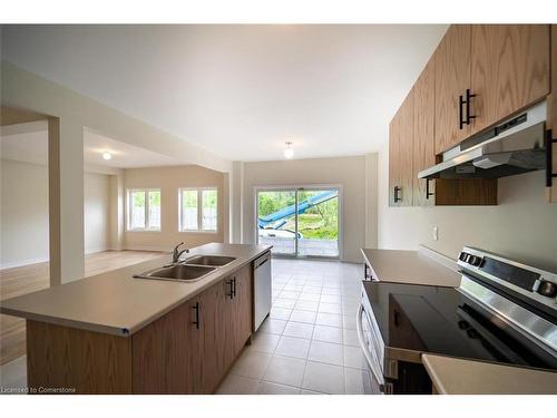 149 Tumblewood Place Place, Welland, ON - Indoor Photo Showing Kitchen With Double Sink