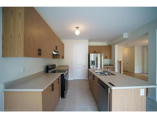 149 Tumblewood Place Place, Welland, ON - Indoor Photo Showing Kitchen With Double Sink