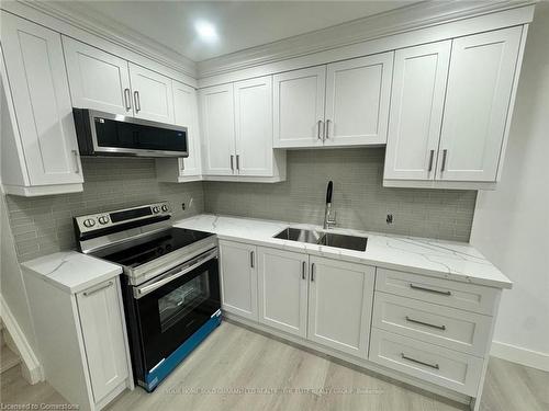 Main-3276 Victory Crescent, Mississauga, ON - Indoor Photo Showing Kitchen With Double Sink