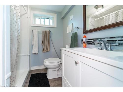 52 Broderick Avenue, Thorold, ON - Indoor Photo Showing Bathroom