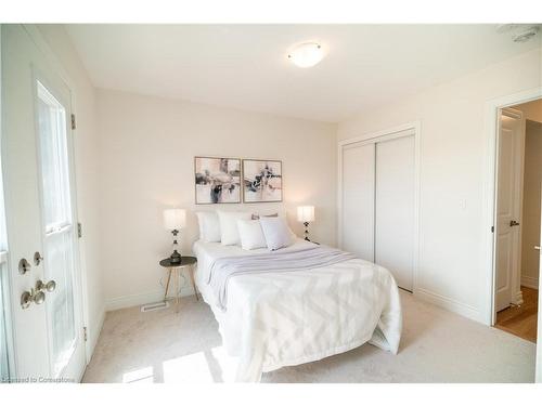 3321 Sixth Line, Oakville, ON - Indoor Photo Showing Bedroom