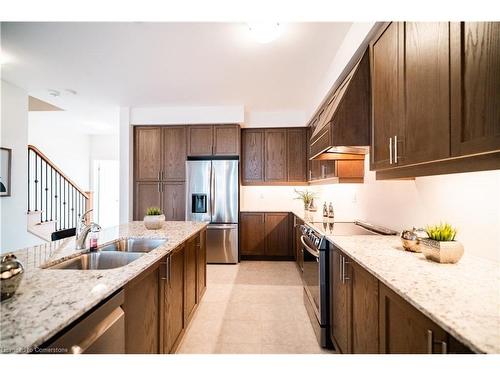 3321 Sixth Line, Oakville, ON - Indoor Photo Showing Kitchen With Double Sink With Upgraded Kitchen