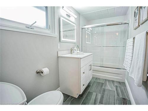 1825 Pattinson Crescent, Mississauga, ON - Indoor Photo Showing Bathroom