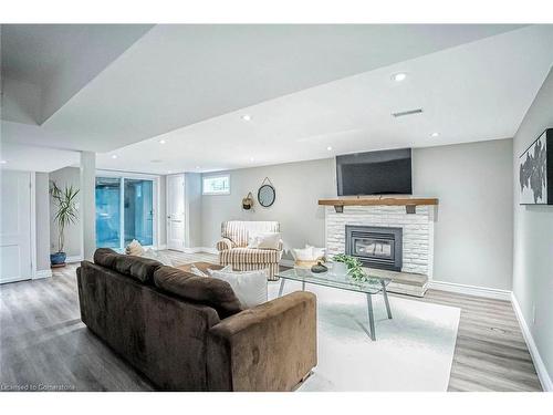 1825 Pattinson Crescent, Mississauga, ON - Indoor Photo Showing Living Room With Fireplace