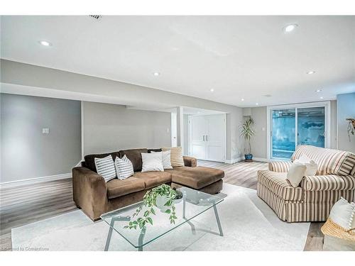 1825 Pattinson Crescent, Mississauga, ON - Indoor Photo Showing Living Room